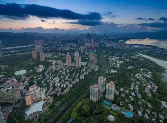 在公园中建设人文城市：深圳华侨城的非典型实践